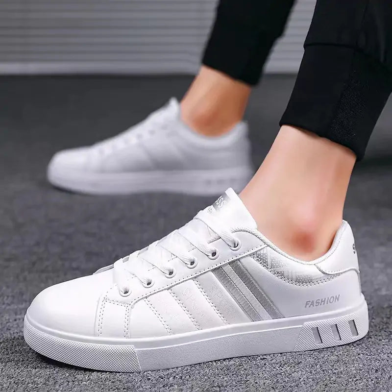 Men Sports Shoes (white or black)