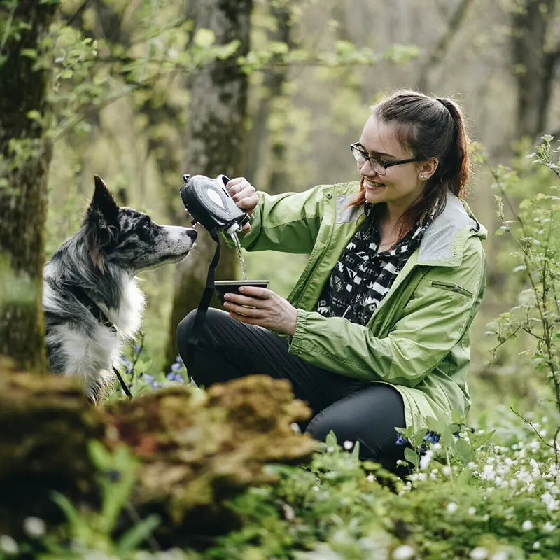 Versatile Leash with Accessories (bottle, bowl, trash, hook....)