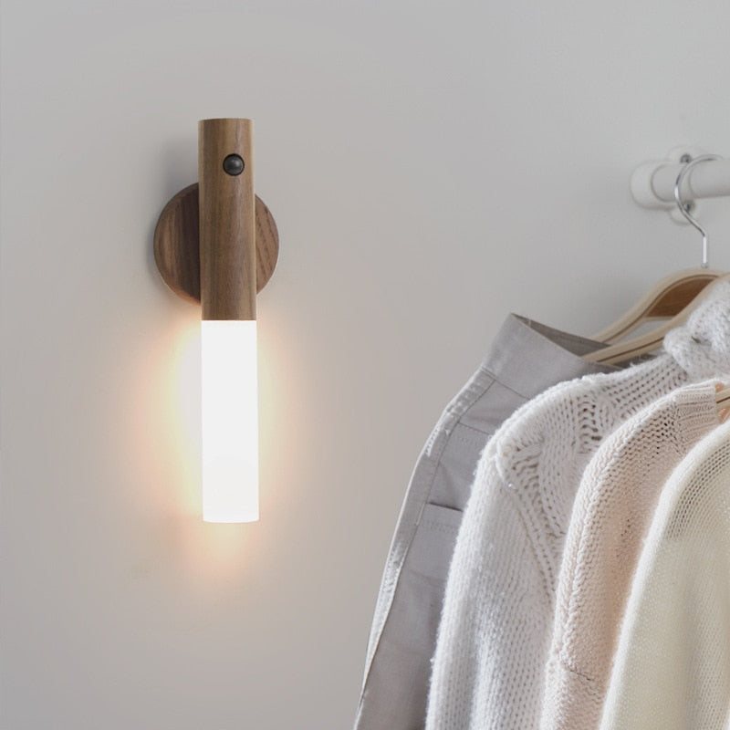 Auto-sensory Battery-powered Night Light